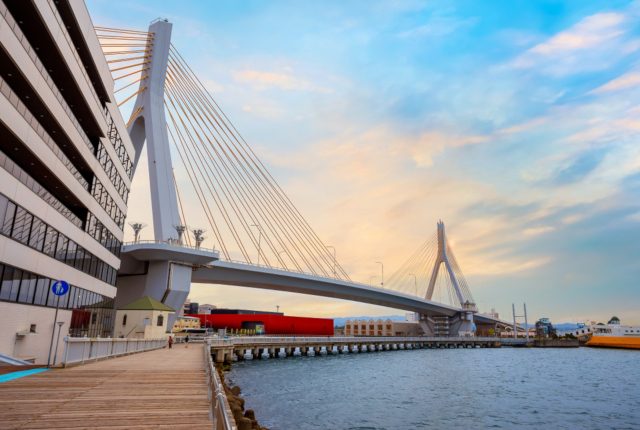 恋人たちの道…青森ベイブリッジが起こす恋の魔法