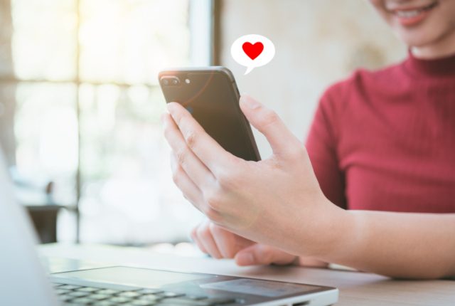 【婚活テクニック】絶対に外さない!メールの打ち方や話題