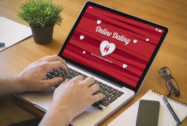 【利用者急増】インターネット型サービスの結婚相談所とは？