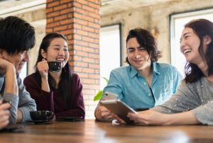 近くても遠くてもダメ！　彼氏の友達とのベストな距離感とは？