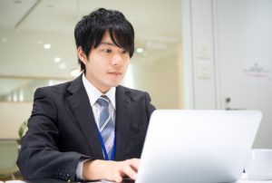 新入社員と社内恋愛して結婚できる？アプローチする方法も解説