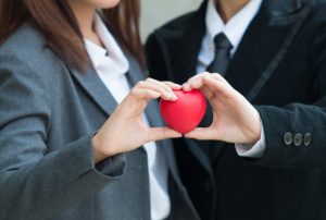新入社員と社内恋愛して結婚できる？